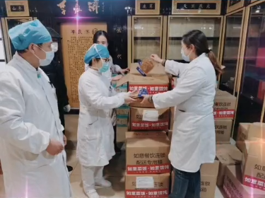 如意菜飯、如意餛飩為蘇州中西醫結合醫院的一線抗疫伙伴送去了2500份如意食品