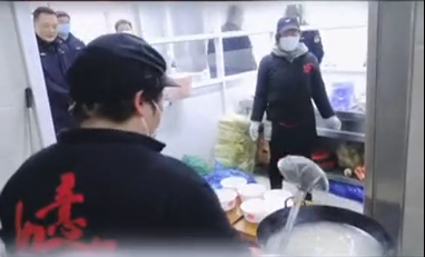 如意餛飩無錫聯東優谷店煮好了餛飩，慰問華莊高速路口執勤的人員