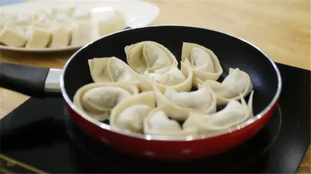 [餐飲加盟連鎖]餛飩這么吃太有創意了，鮮香酥脆，滿滿的驚喜