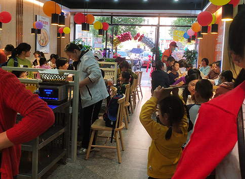 熱烈祝賀湖北咸寧如意餛飩書臺(tái)街店火爆開業(yè)！