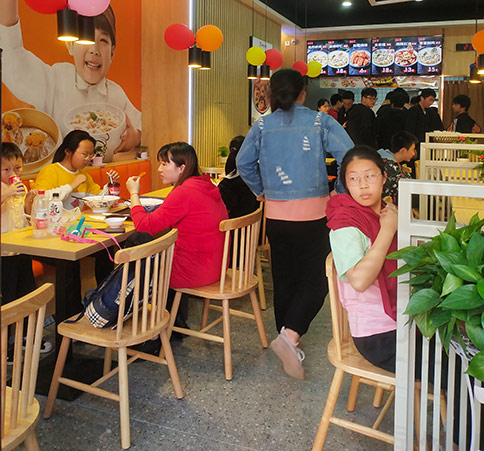 熱烈祝賀湖北咸寧如意餛飩書臺(tái)街店火爆開業(yè)！